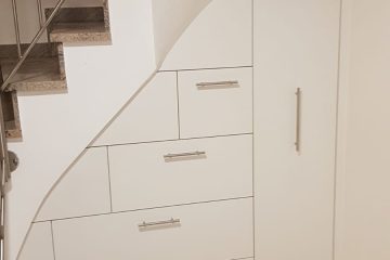 Einbauschrank unt er Treppe